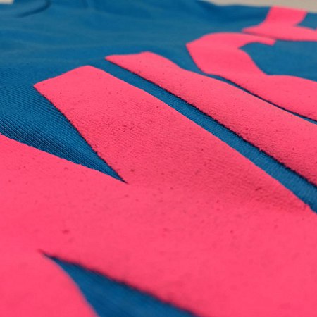 T-shirts personnalisés pas cher : Découvrez la sérigraphie et les encres fluorescentes - Garment Printing